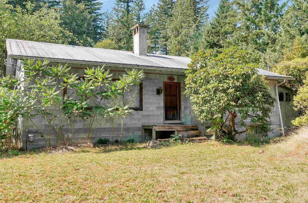20107 BEACON ROAD, Hope, BC — Residential for Sale - Main Photo