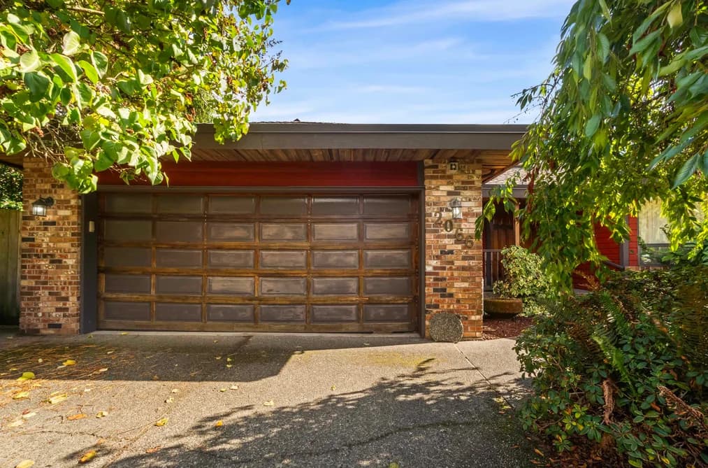 2066 149 STREET, Surrey, BC — Residential for Sale - Photo 2