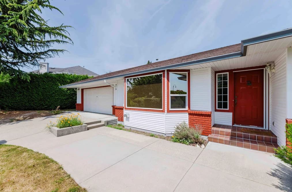 5078 BAY ROAD, Sechelt, BC — Residential for Sale - Photo 2