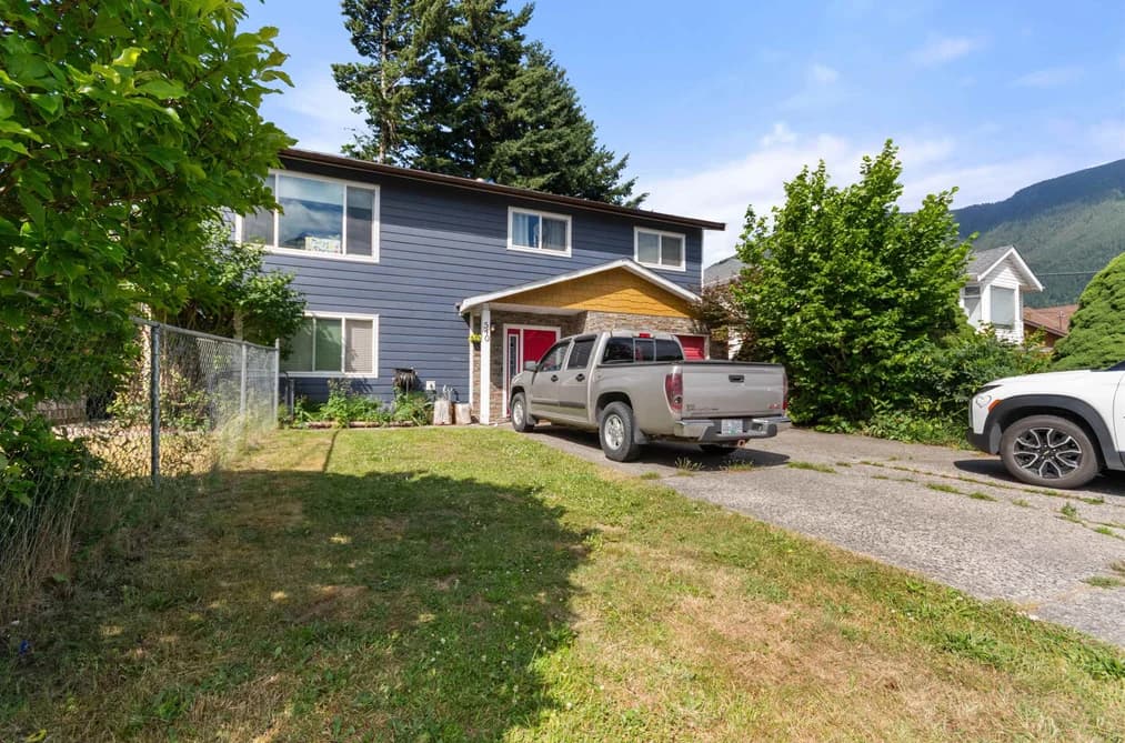 540 5TH AVENUE, Hope, BC — Residential for Sale - Photo 2
