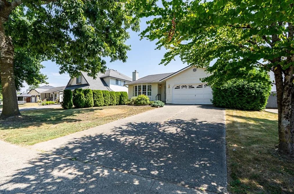 5880 169 STREET, Surrey, BC — Residential for Sale - Photo 2