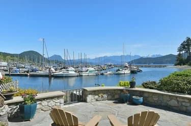 House for sale at 664 Bay Road Gibsons British Columbia - MLS: R3117547