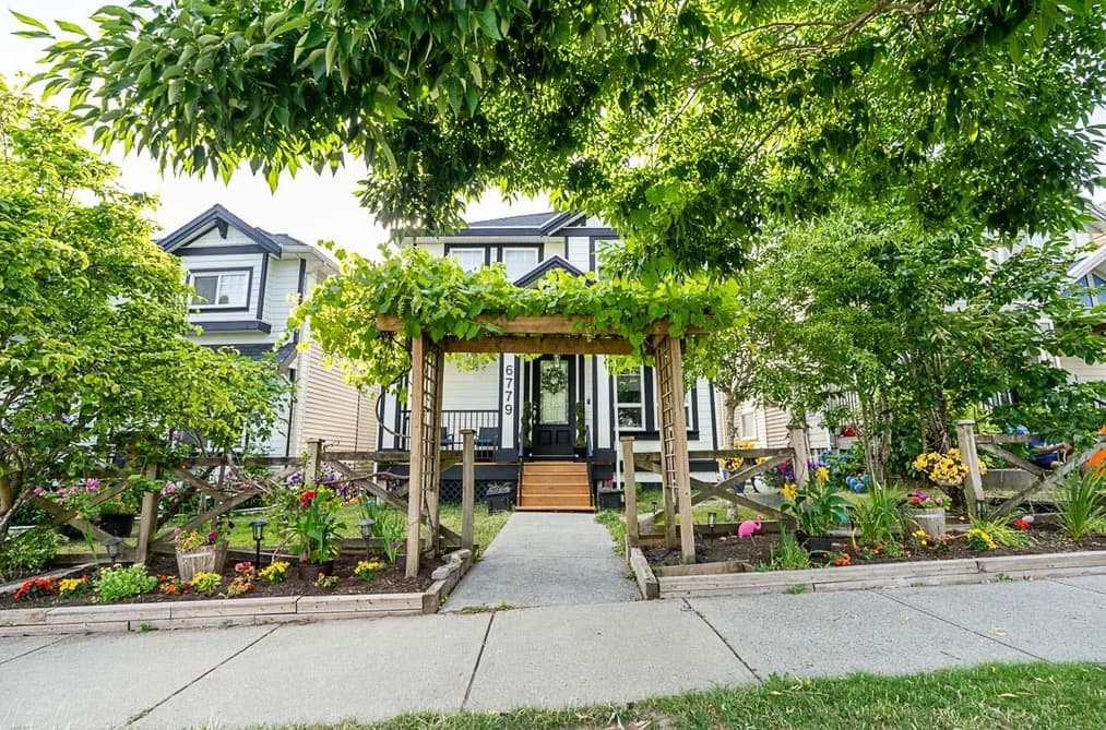 6779 192 STREET, Surrey, BC — Residential for Sale - Photo 2
