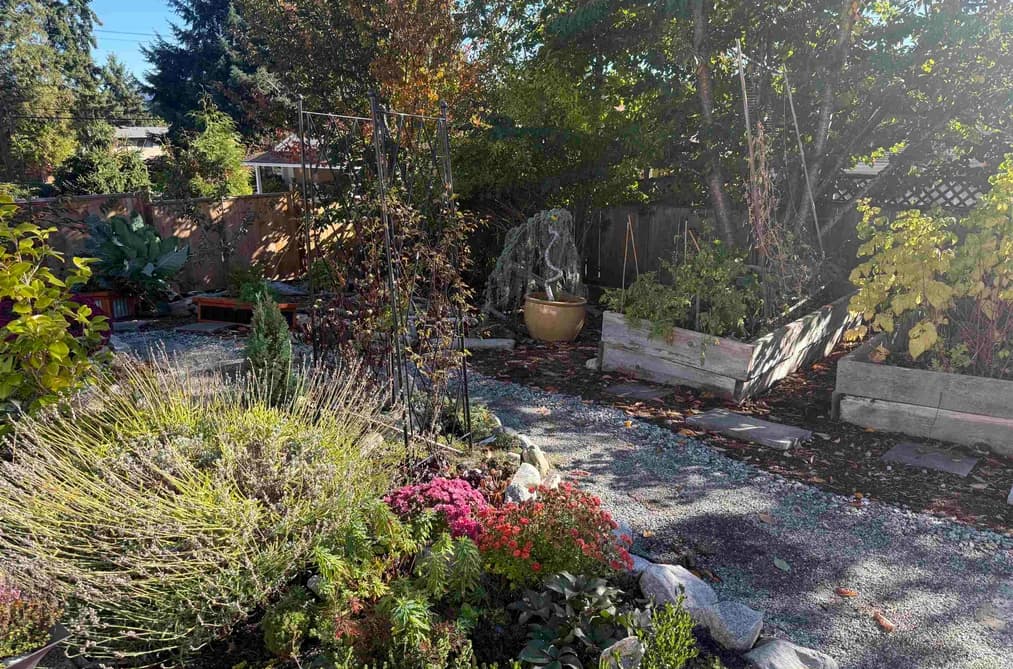 811 AURORA WAY, Gibsons, BC — Residential for Sale - Photo 2