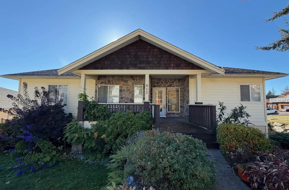 817 Aurora Way, Gibsons, BC - House for Sale - Main Photo