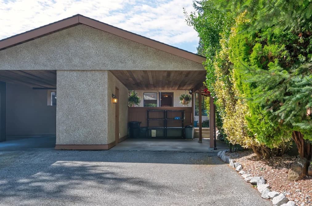 837 NORTH ROAD, Gibsons, BC — Residential for Sale - Photo 2