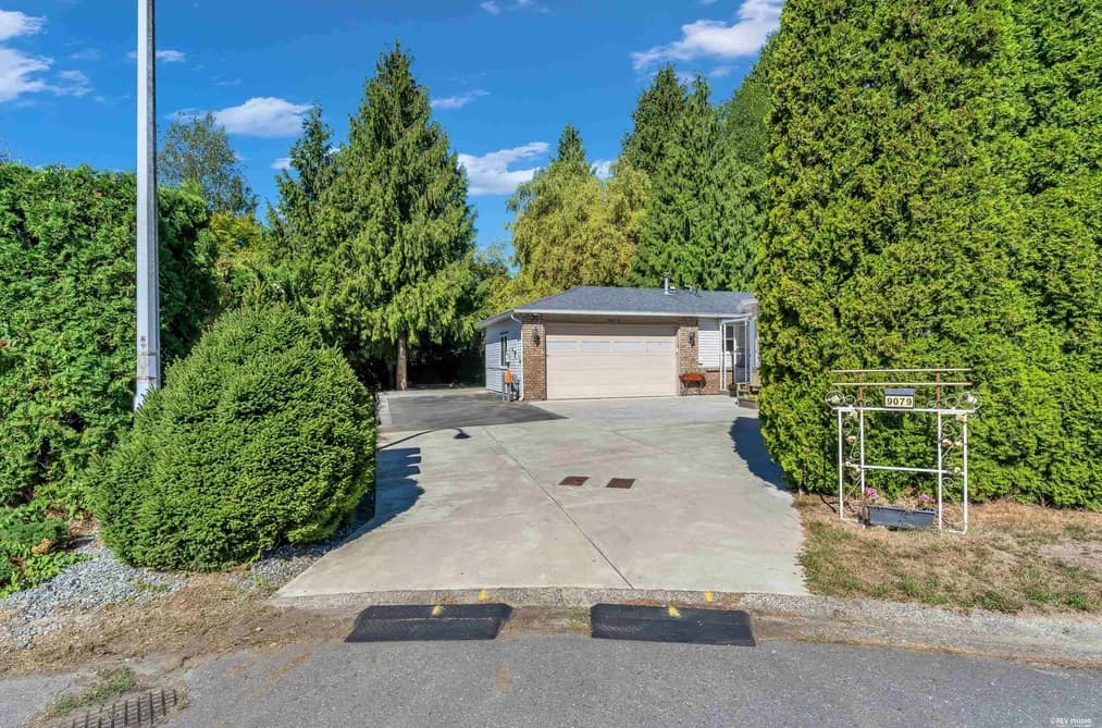 9079 144 STREET, Surrey, BC — Residential for Sale - Photo 2