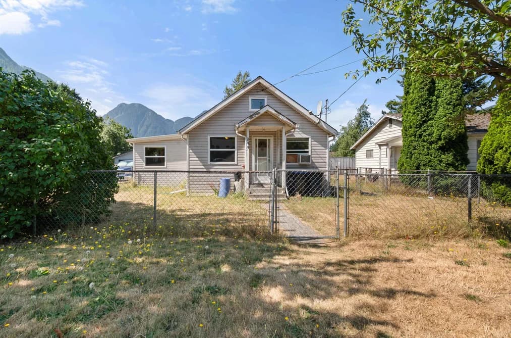 944 3RD AVENUE, Hope, BC — Residential for Sale - Main Photo