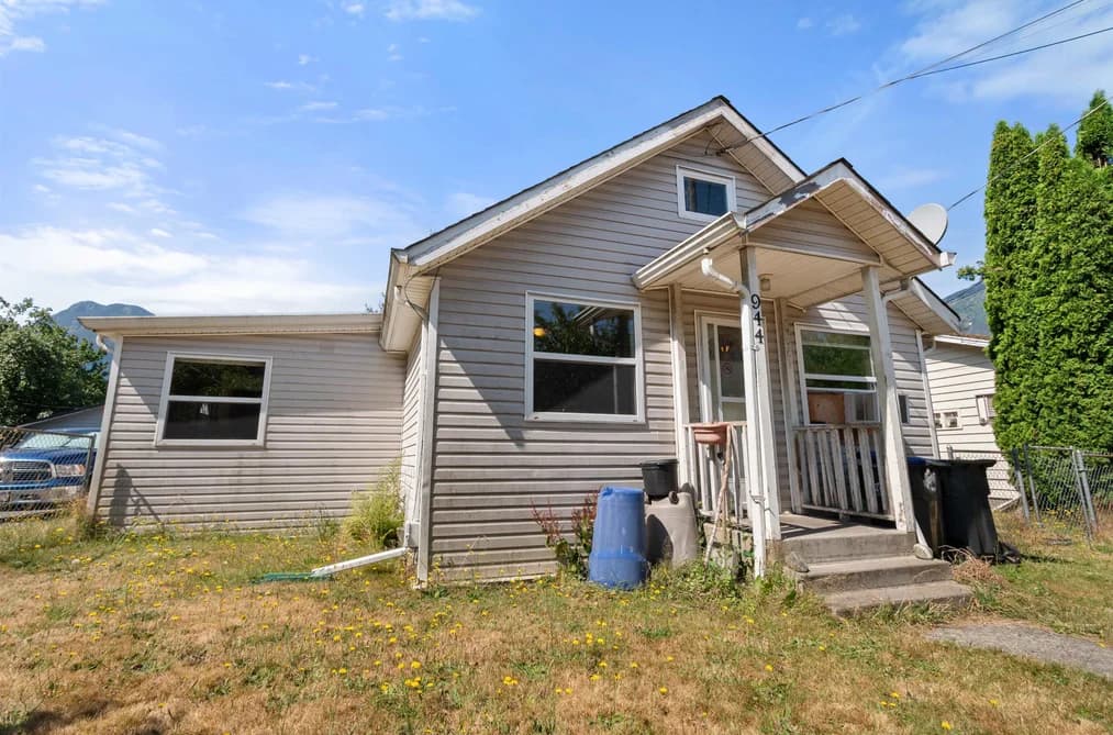 944 3RD AVENUE, Hope, BC — Residential for Sale - Photo 2