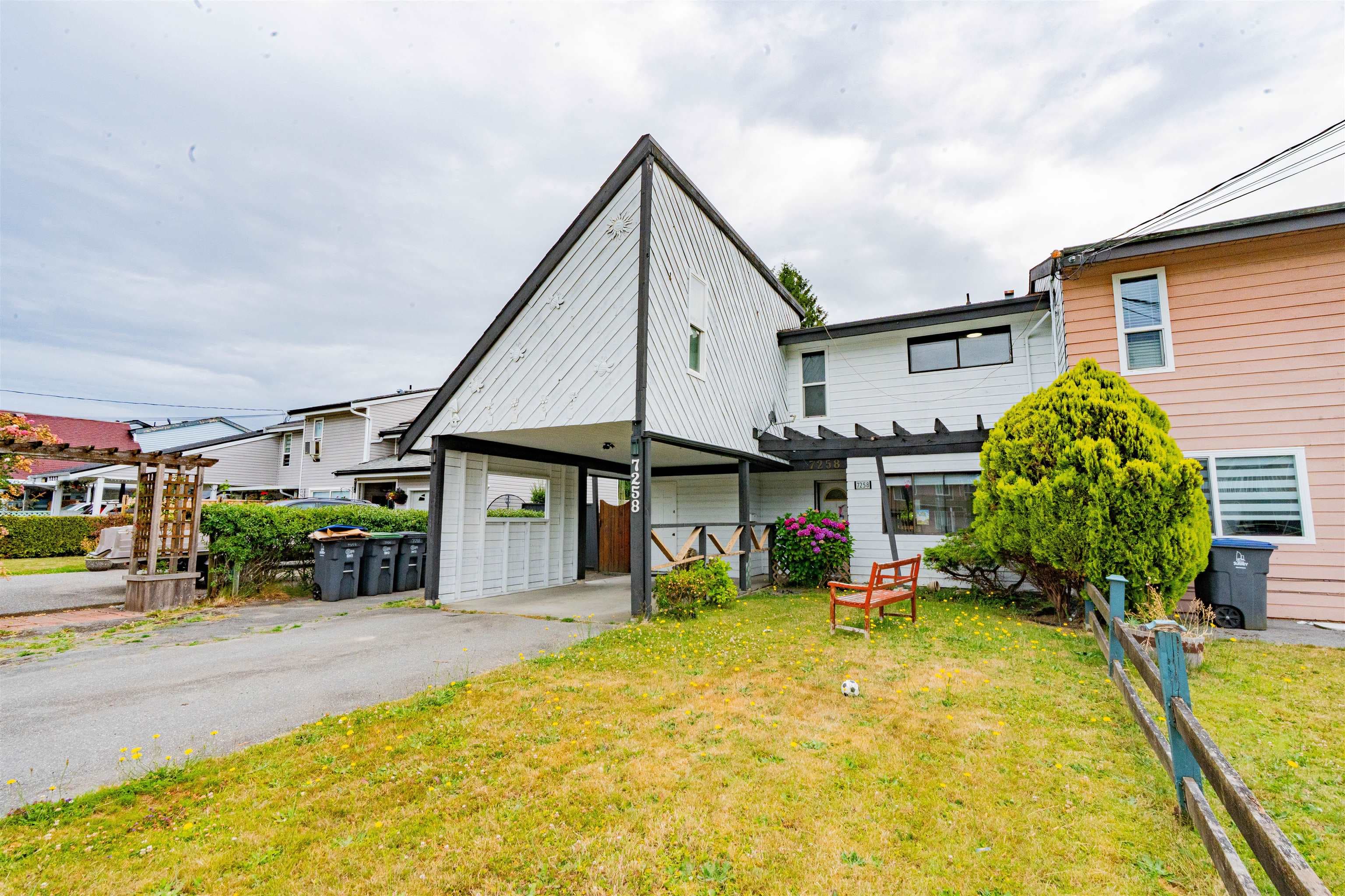 Half Duplex for sale at 7258 130 Street Surrey British Columbia - MLS: R3146252