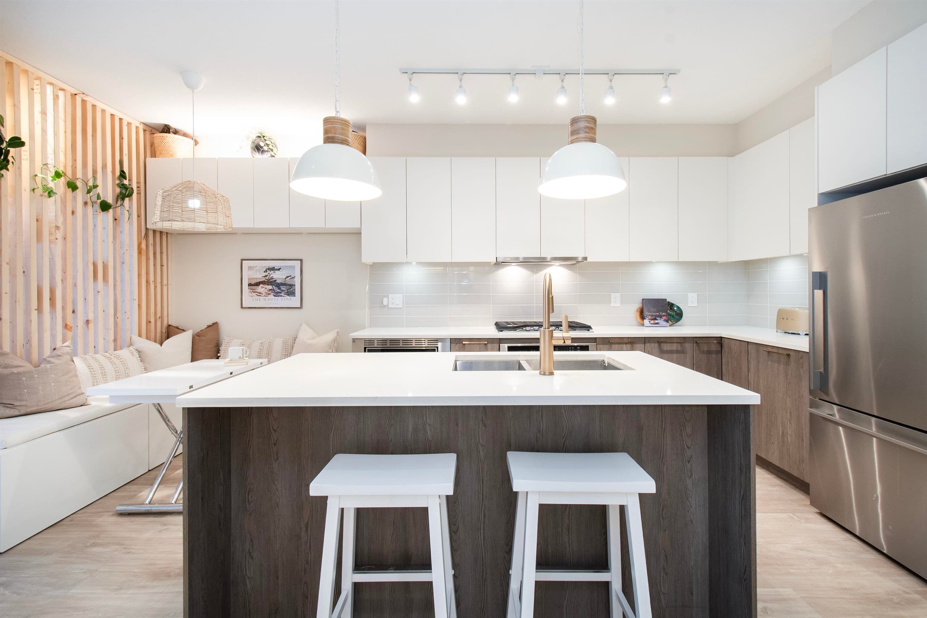 Condo for sale at 111 615 E 3rd Street North Vancouver British Columbia - MLS: R3162215