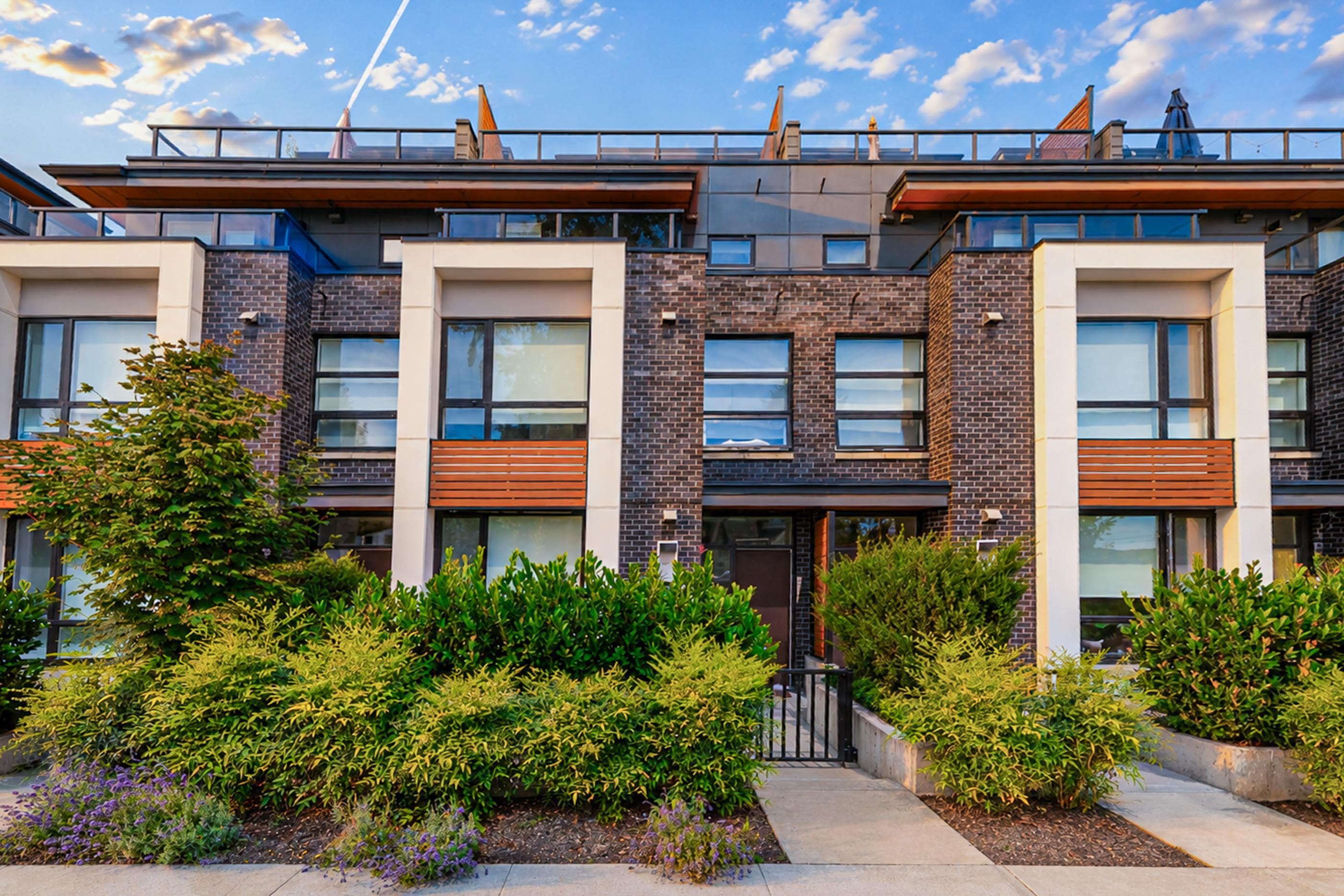 Townhouse for sale at 302 6085 Irmin Street Burnaby British Columbia - MLS: R3171639