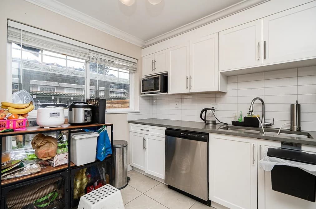 1 10282 132 STREET, Surrey, BC — Residential for Sale - Photo 2