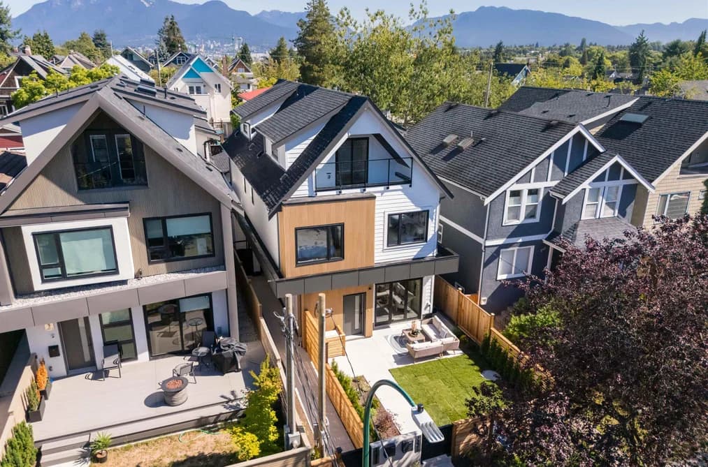 #1 1079 E 14TH AVENUE, Vancouver, BC — Residential for Sale - Main Photo