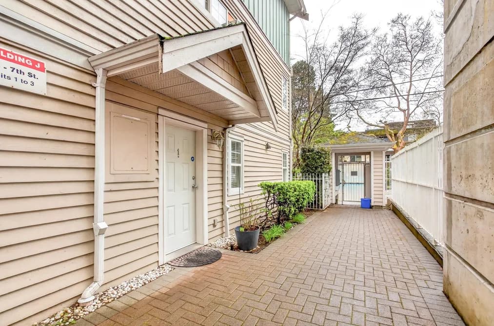 1 123 SEVENTH STREET, New Westminster, BC — Residential for Sale - Photo 2