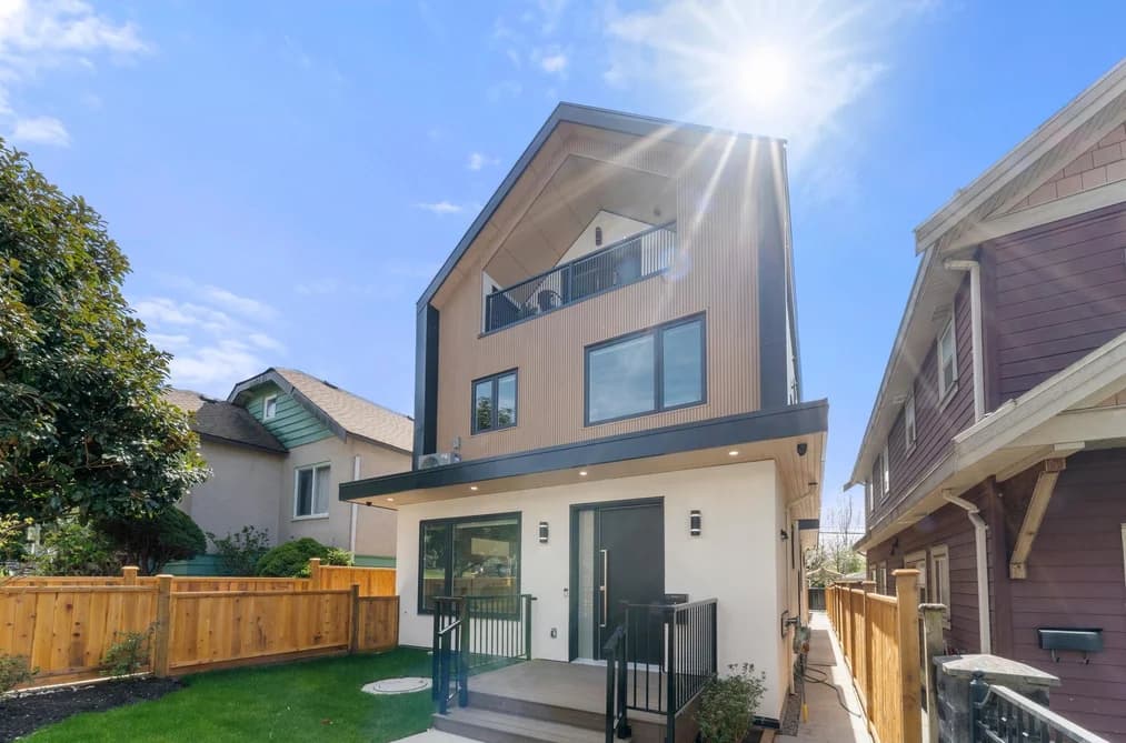 1 1582 E 2ND AVENUE, Vancouver, BC — Residential for Sale - Photo 2