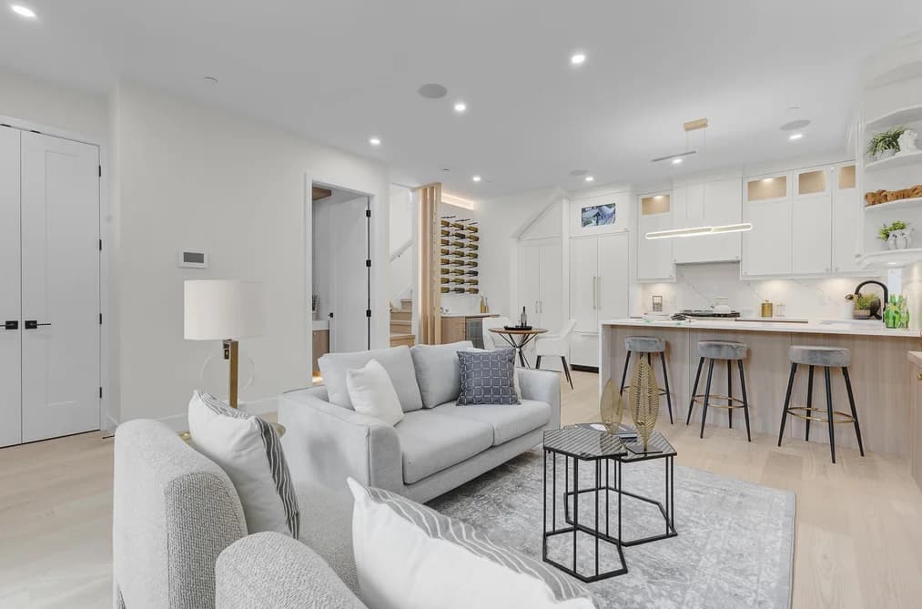1 182 ONTARIO PLACE, Vancouver, BC — Residential for Sale - Main Photo