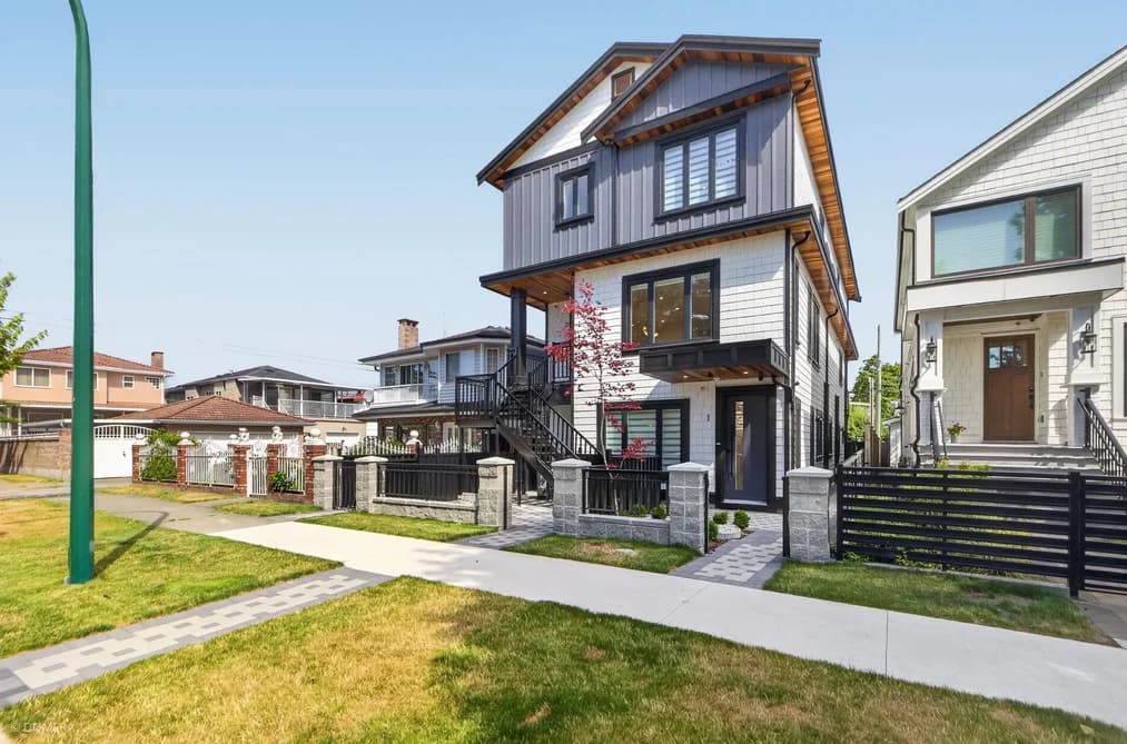 1 2035 E 51ST, Vancouver, BC — Residential for Sale - Photo 2