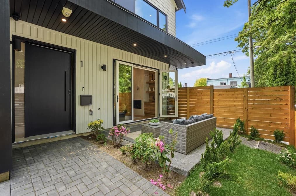 1 2438 E 20TH AVENUE, Vancouver, BC — Residential for Sale - Photo 2