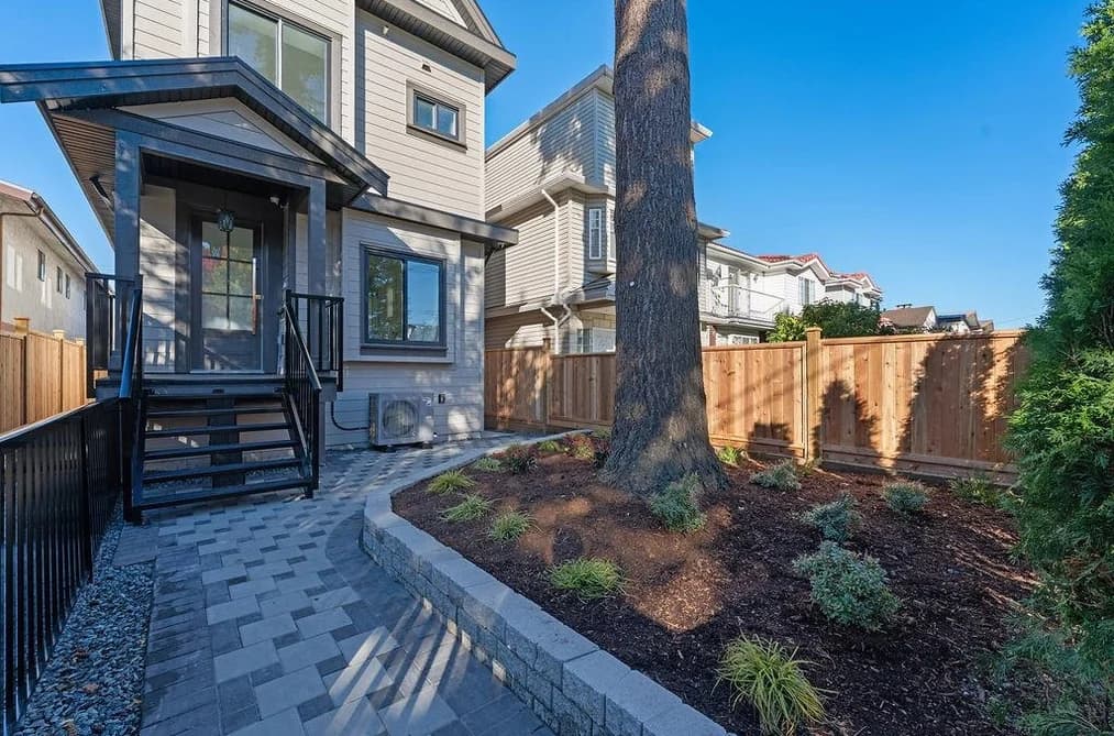 1 2447 E 41ST AVENUE, Vancouver, BC — Residential for Sale - Photo 2