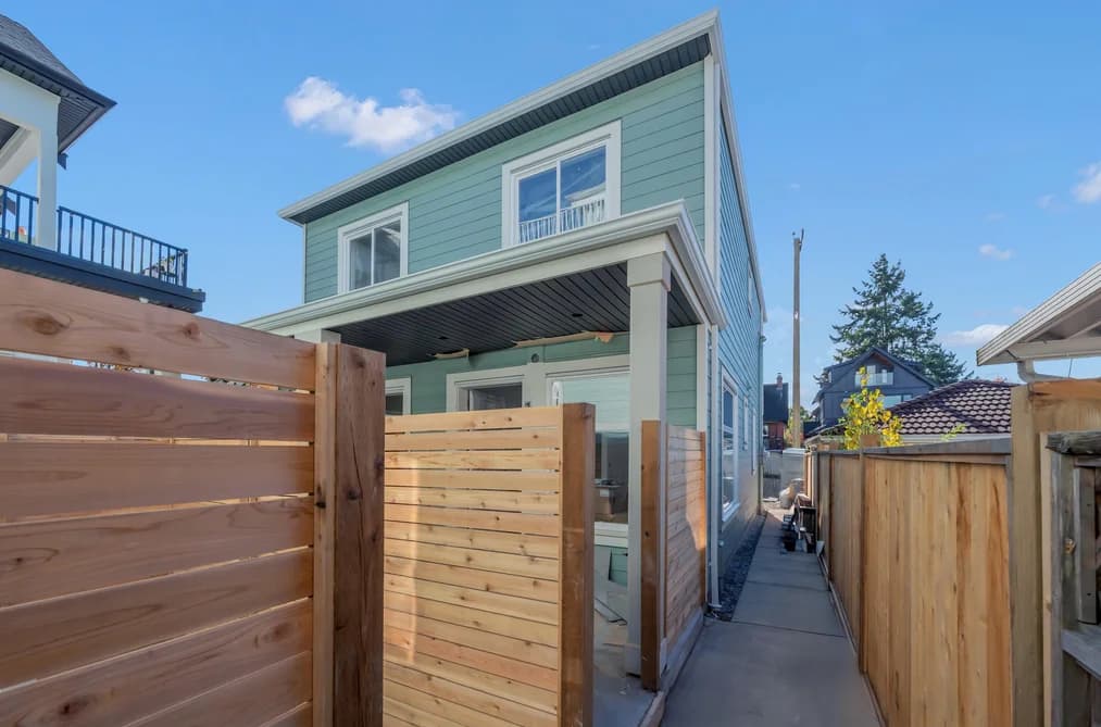 1 2552 DUNDAS STREET, Vancouver, BC — Residential for Sale - Main Photo
