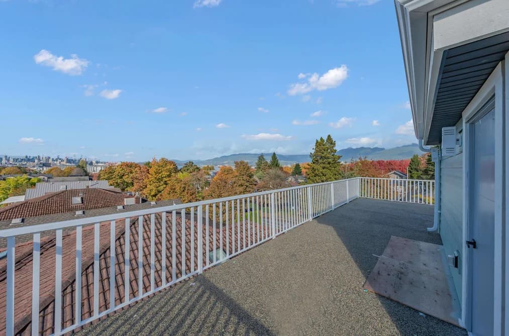 1 2554 DUNDAS STREET, Vancouver, BC — Residential for Sale - Photo 2