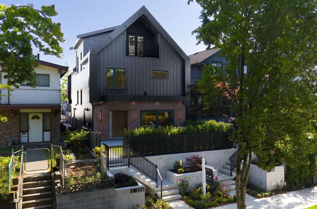 1 258 E 19 AVENUE, Vancouver, BC — Residential for Sale - Main Photo