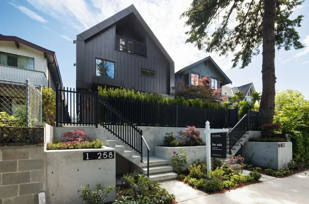 1 258 E 19 AVENUE, Vancouver, BC — Residential for Sale - Photo 2