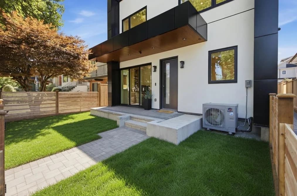 1 3018 E 19TH AVENUE, Vancouver, BC — Residential for Sale - Photo 2