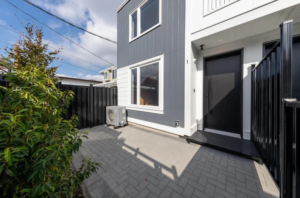 1 3268 E 18 AVENUE, Vancouver, BC — Residential for Sale - Photo 2