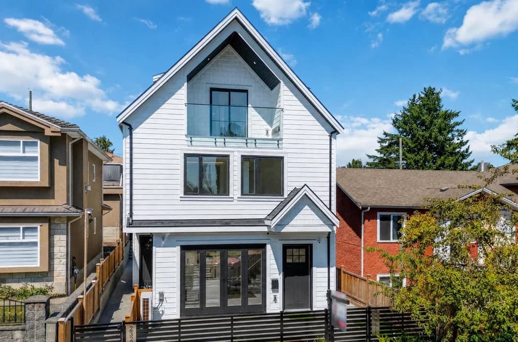 1 3271 E GEORGIA STREET, Vancouver, BC — Residential for Sale - Photo 2