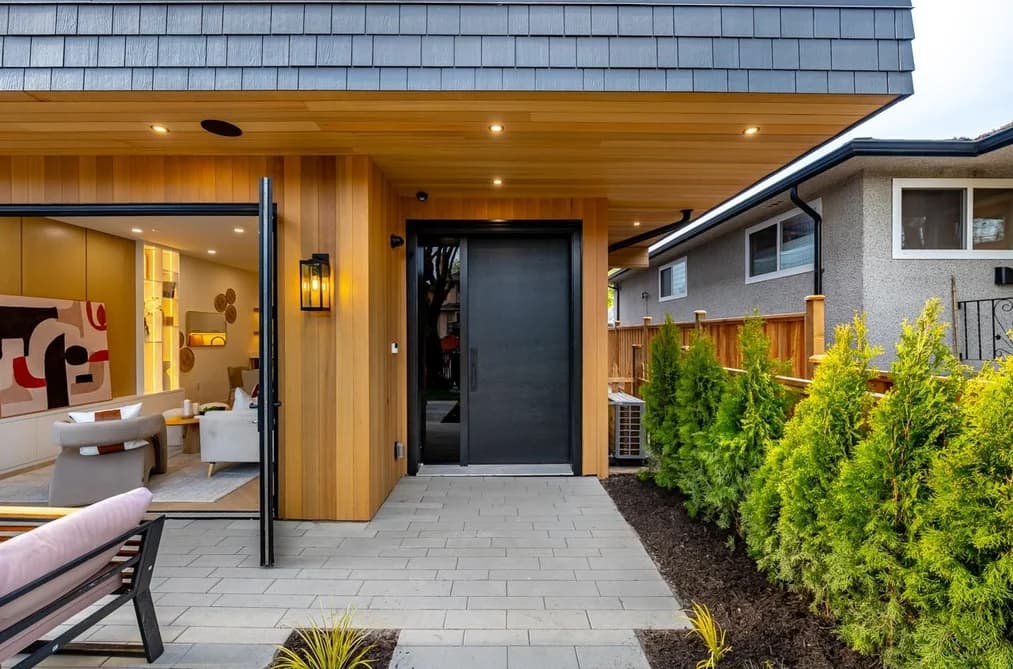 1 3345 W 13TH AVENUE, Vancouver, BC — Residential for Sale - Photo 2