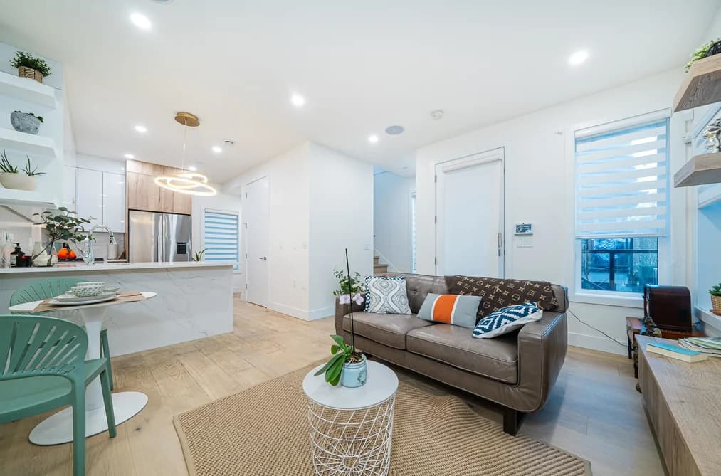 1 369 E 16TH AVENUE, Vancouver, BC — Residential for Sale - Main Photo