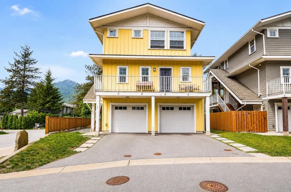 1 39885 GOVERNMENT ROAD, Squamish, BC — Residential for Sale - Photo 2