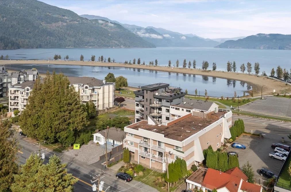 1 450 ESPLANADE AVENUE, Harrison Hot Springs, BC — Residential for Sale - Main Photo