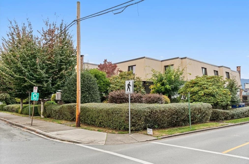 1 46085 GORE AVENUE, Chilliwack, BC — Residential for Sale - Photo 2