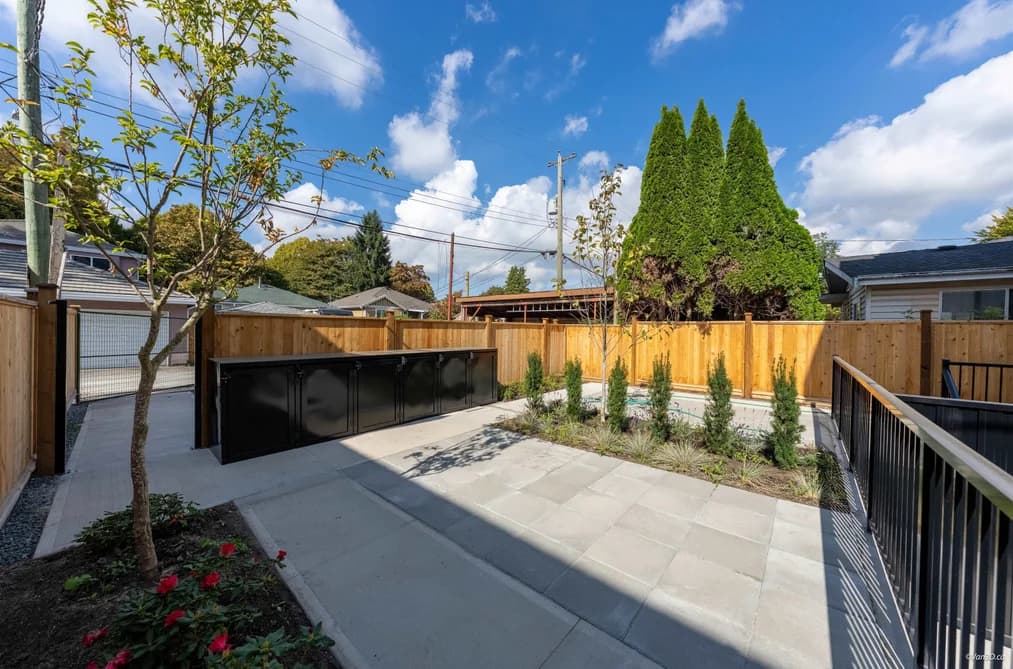 1 5385 EARLES STREET, Vancouver, BC — Residential Income for Sale - Photo 2