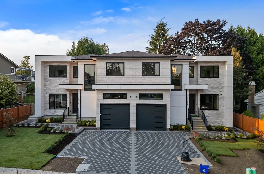 1 5685 FOREST STREET, Burnaby, BC — Residential for Sale - Photo 2