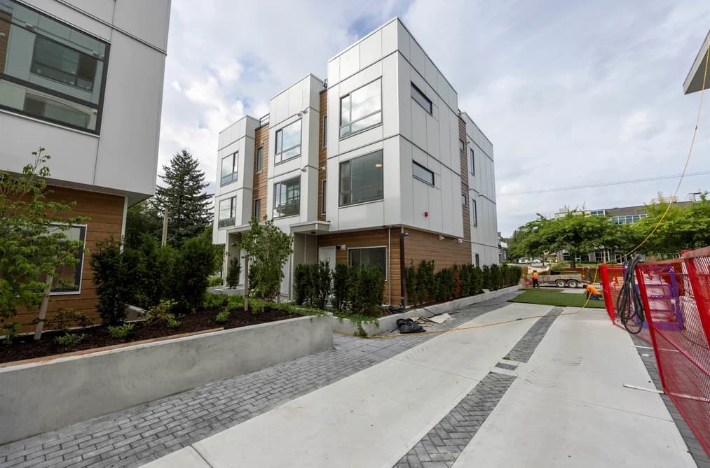 1 6328 KING GEORGE BOULEVARD, Surrey, BC — Residential for Sale - Photo 2