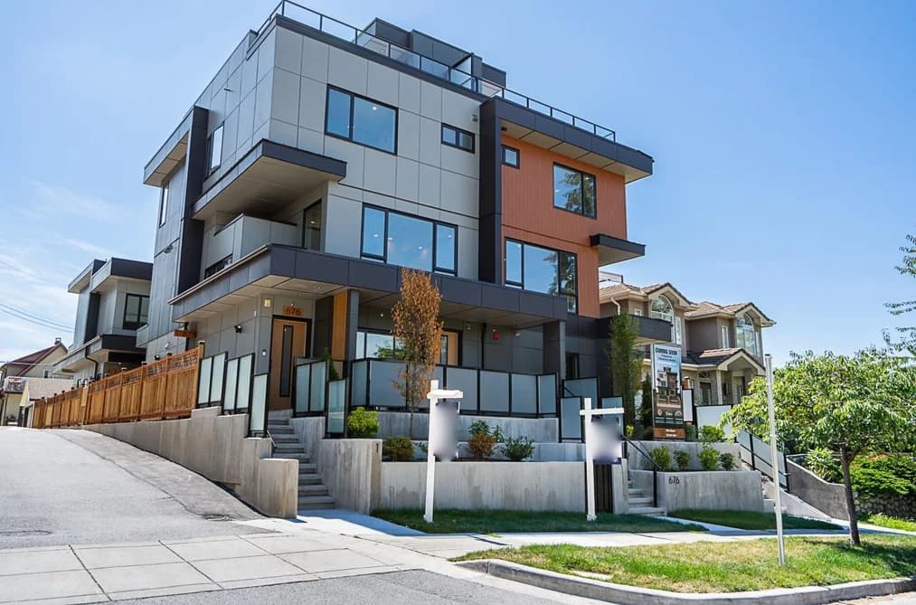 1 676 E 22ND AVENUE, Vancouver, BC — Residential for Sale - Photo 2