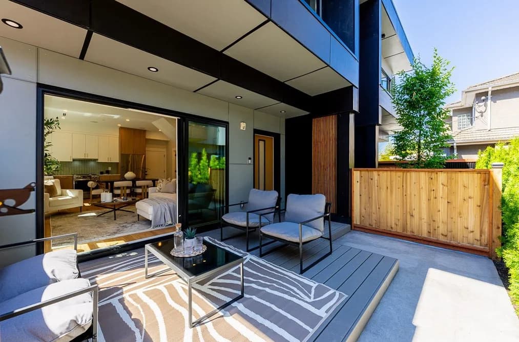 1 678 E 22ND AVENUE, Vancouver, BC — Residential for Sale - Main Photo