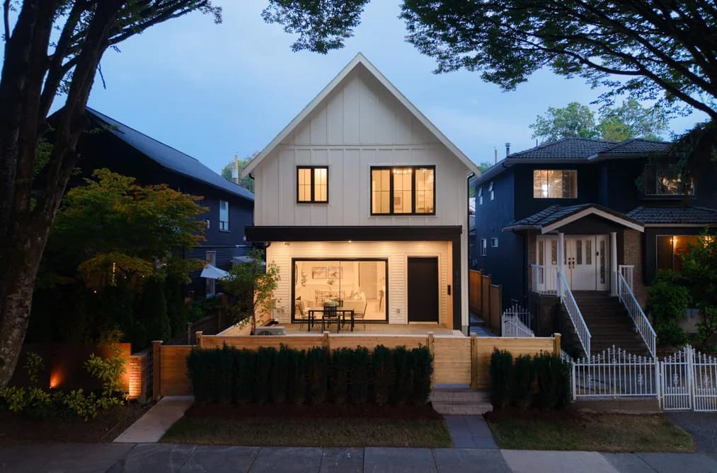 1 810 E 22ND AVENUE, Vancouver, BC — Residential for Sale - Main Photo