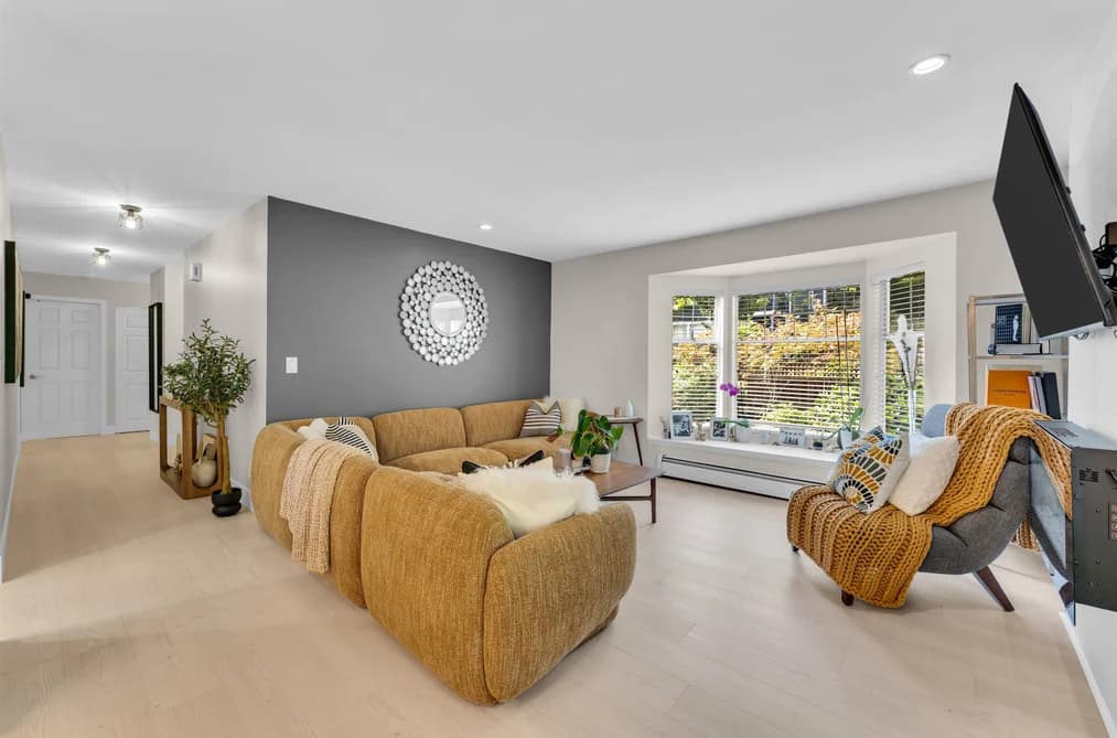 10 1140 FALCON DRIVE, Coquitlam, BC — Residential for Sale - Photo 2