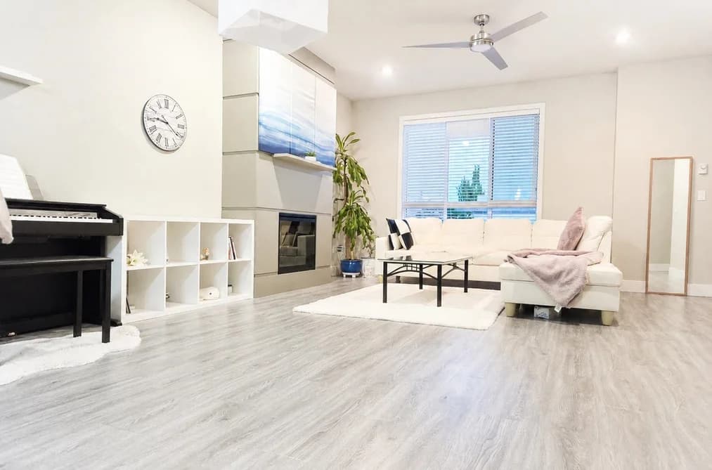 10 1938 NORTH PARALLEL ROAD, Abbotsford, BC — Residential for Sale - Main Photo