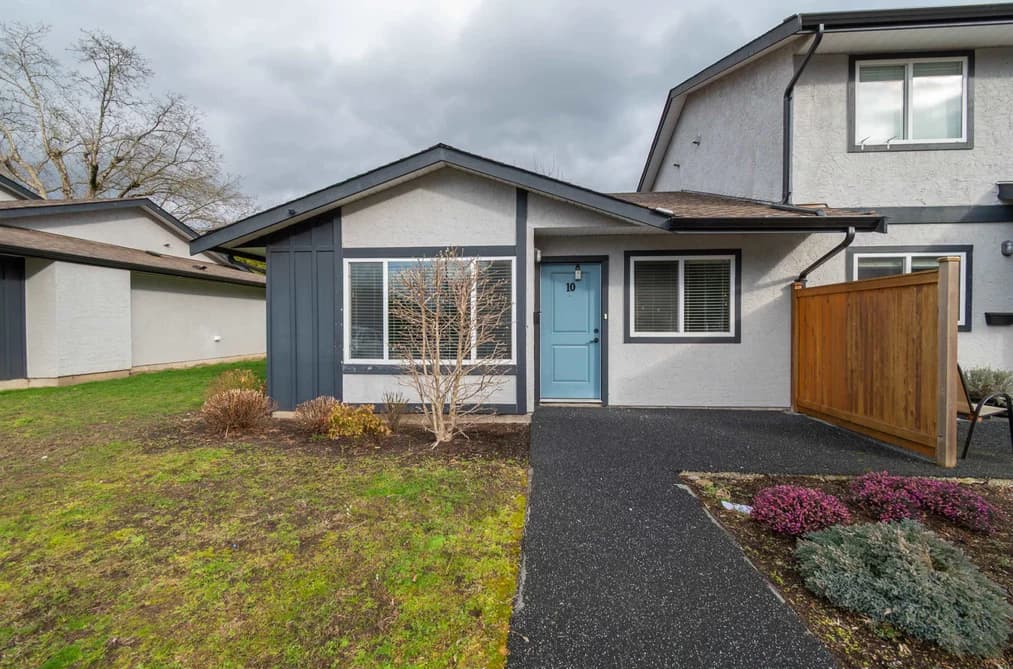 10 45927 LEWIS AVENUE, Chilliwack, BC — Residential for Sale - Main Photo