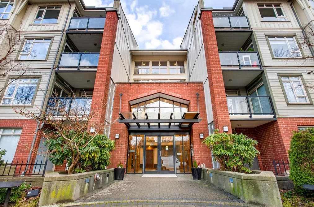302 100 CAPILANO ROAD, Port Moody, BC — Residential for Sale - Photo 2