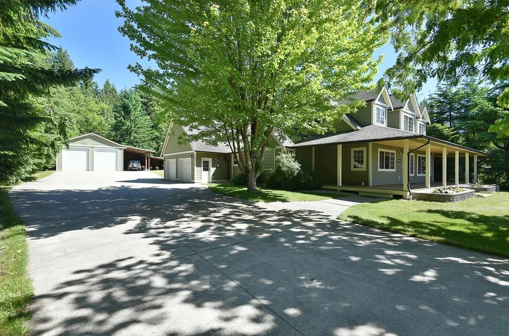 1000 CEMETERY ROAD, Gibsons, BC — Residential for Sale - Main Photo