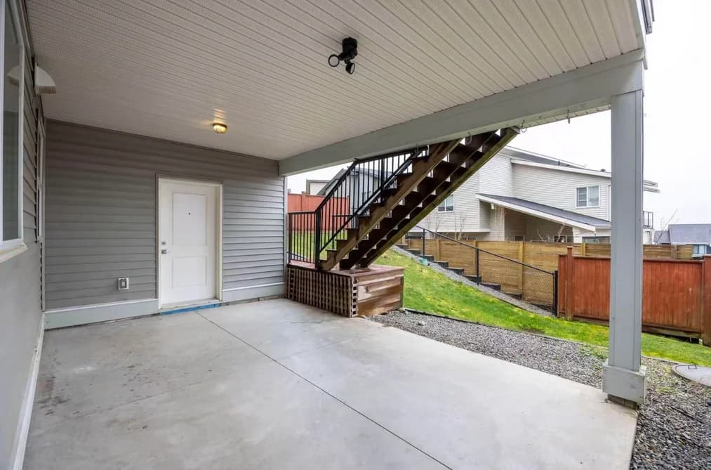 1000 STRAWLINE HILL STREET, Coquitlam BC V3E 3H2 - Photo 1
