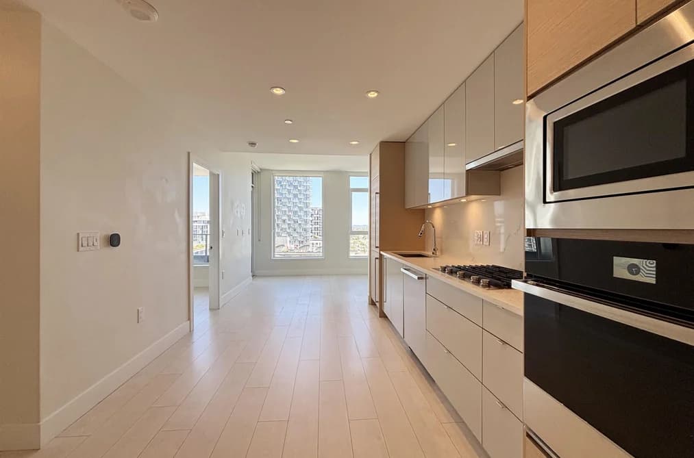 1001 3438 SAWMILL CRESCENT, Vancouver, BC — Residential for Sale - Photo 2