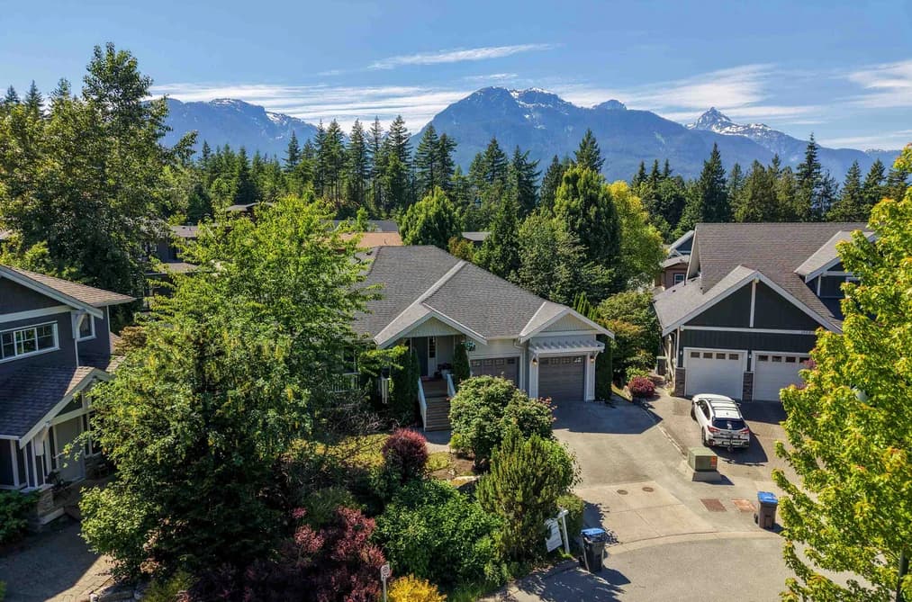 1001 CONDOR PLACE, Squamish, BC — Residential for Sale - Photo 2